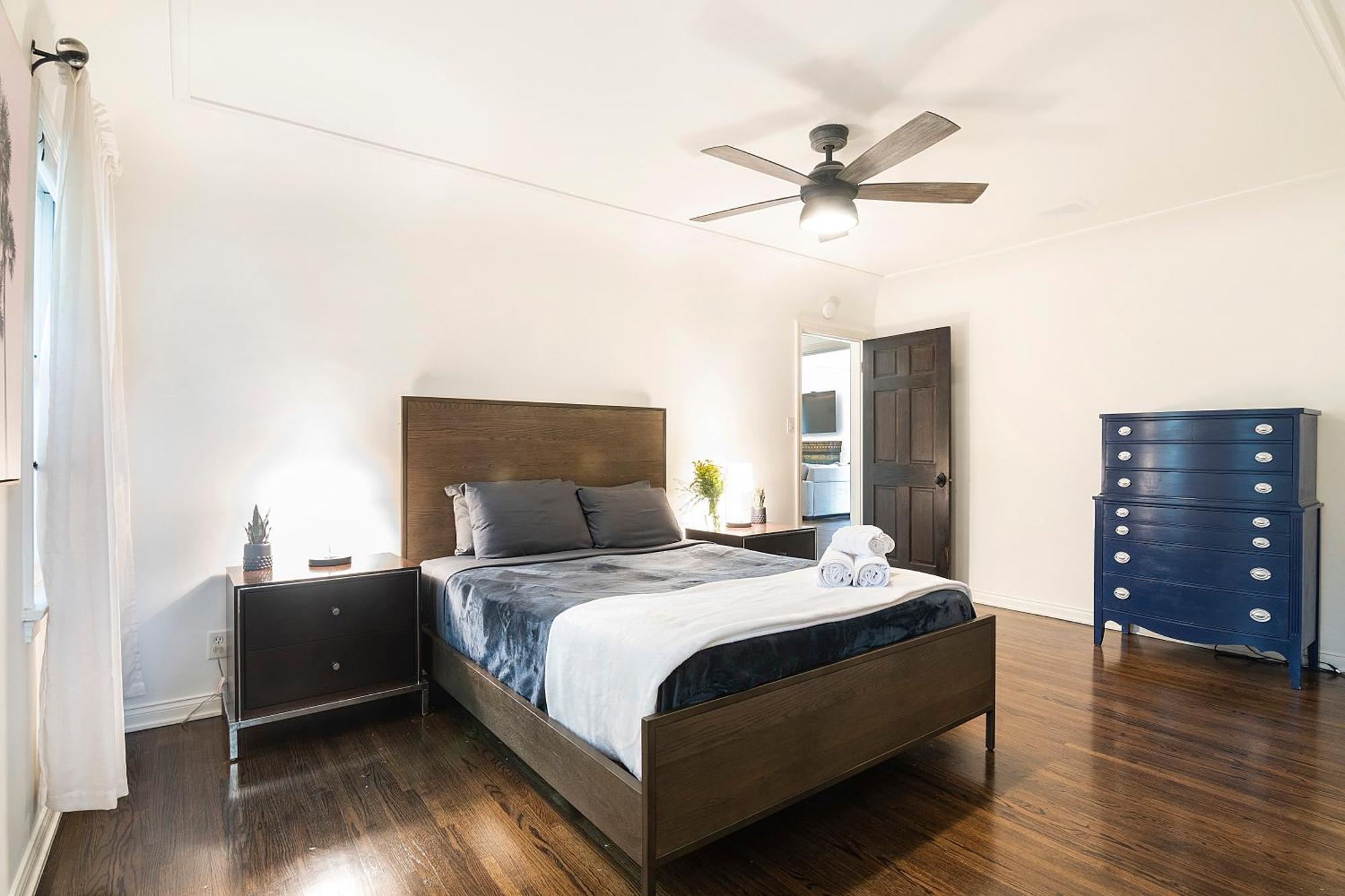 Beautiful Large 3 Bedroom 2 Bath Pool And Jacuzzi *