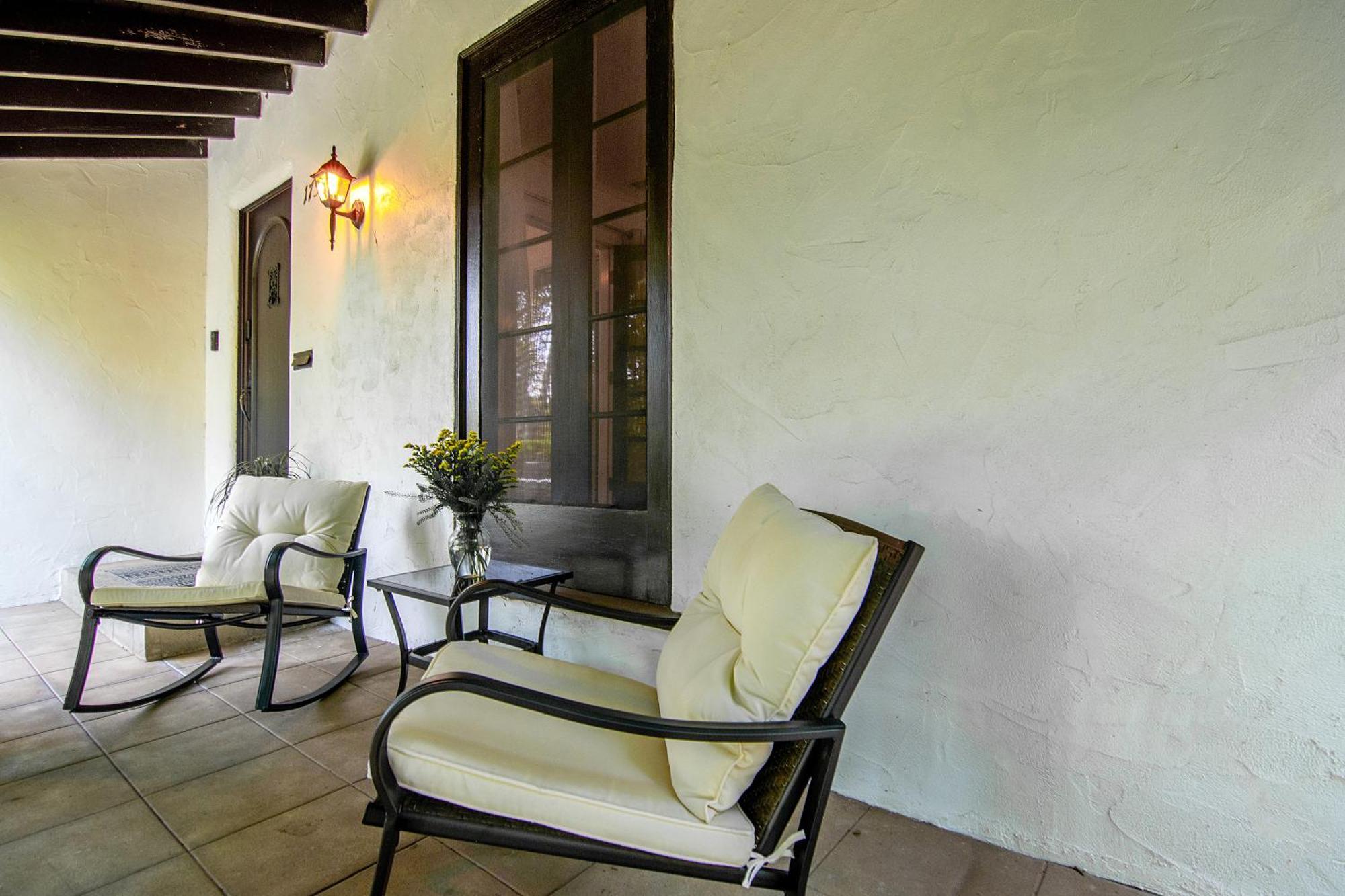 Beautiful Large 3 Bedroom 2 Bath Pool And Jacuzzi