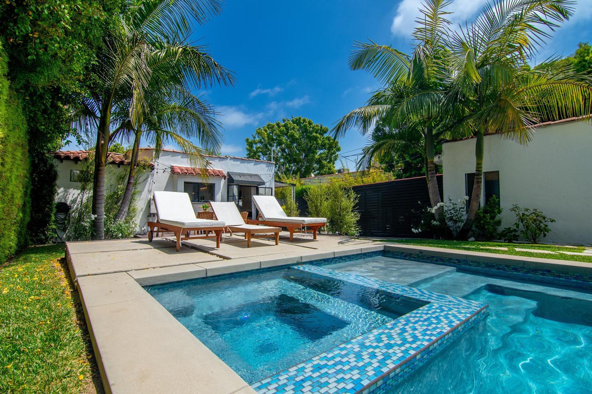 Beautiful Large 3 Bedroom 2 Bath Pool And Jacuzzi * Los Angeles