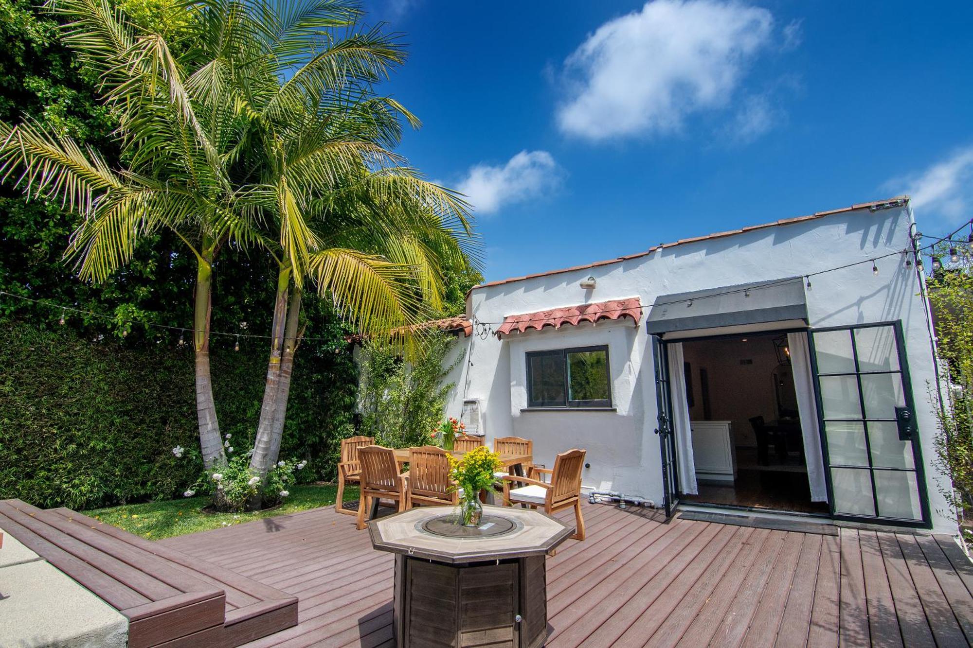 Beautiful Large 3 Bedroom 2 Bath Pool And Jacuzzi Villa Los Angeles