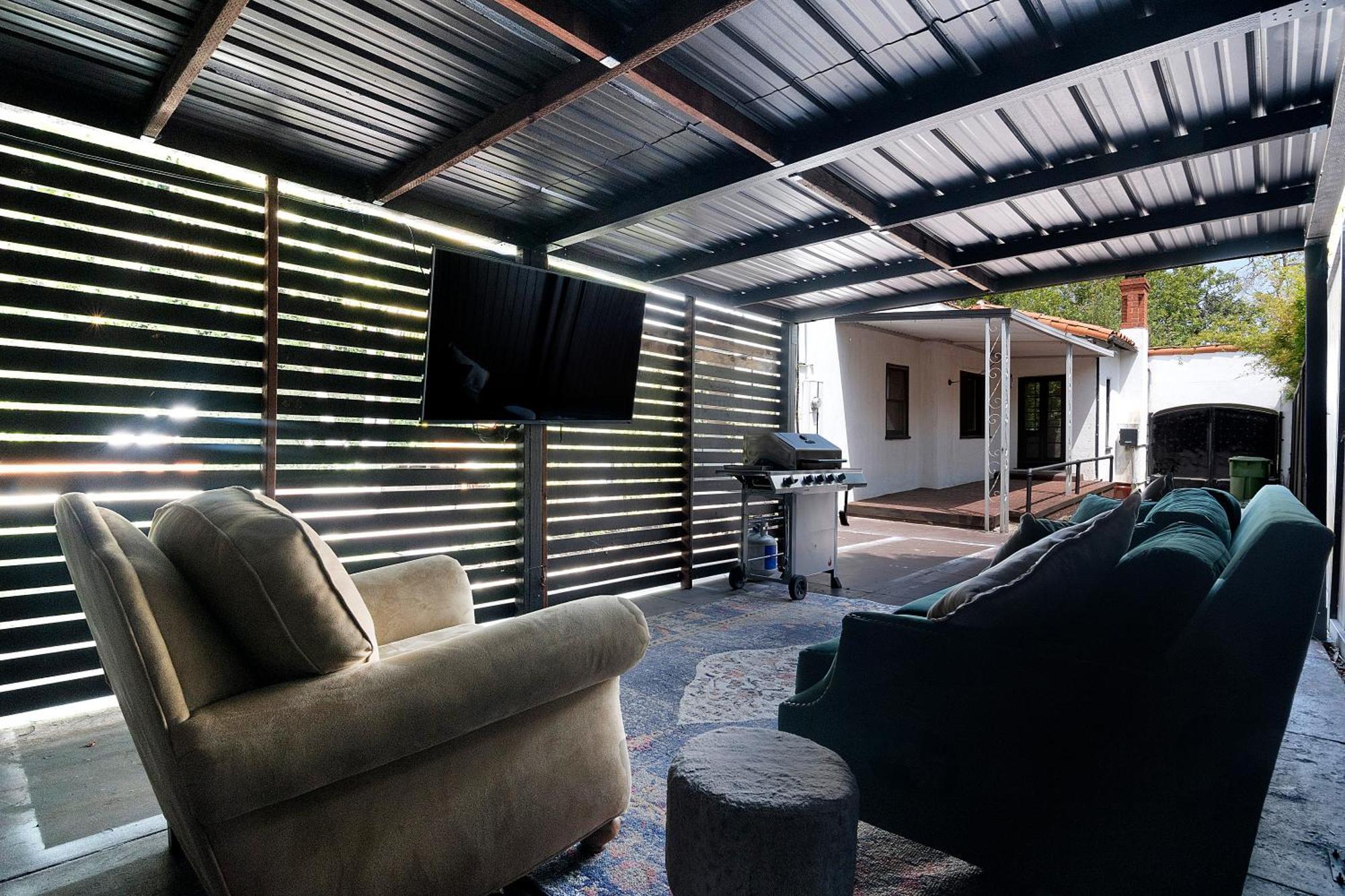 Beautiful Large 3 Bedroom 2 Bath Pool And Jacuzzi Villa *